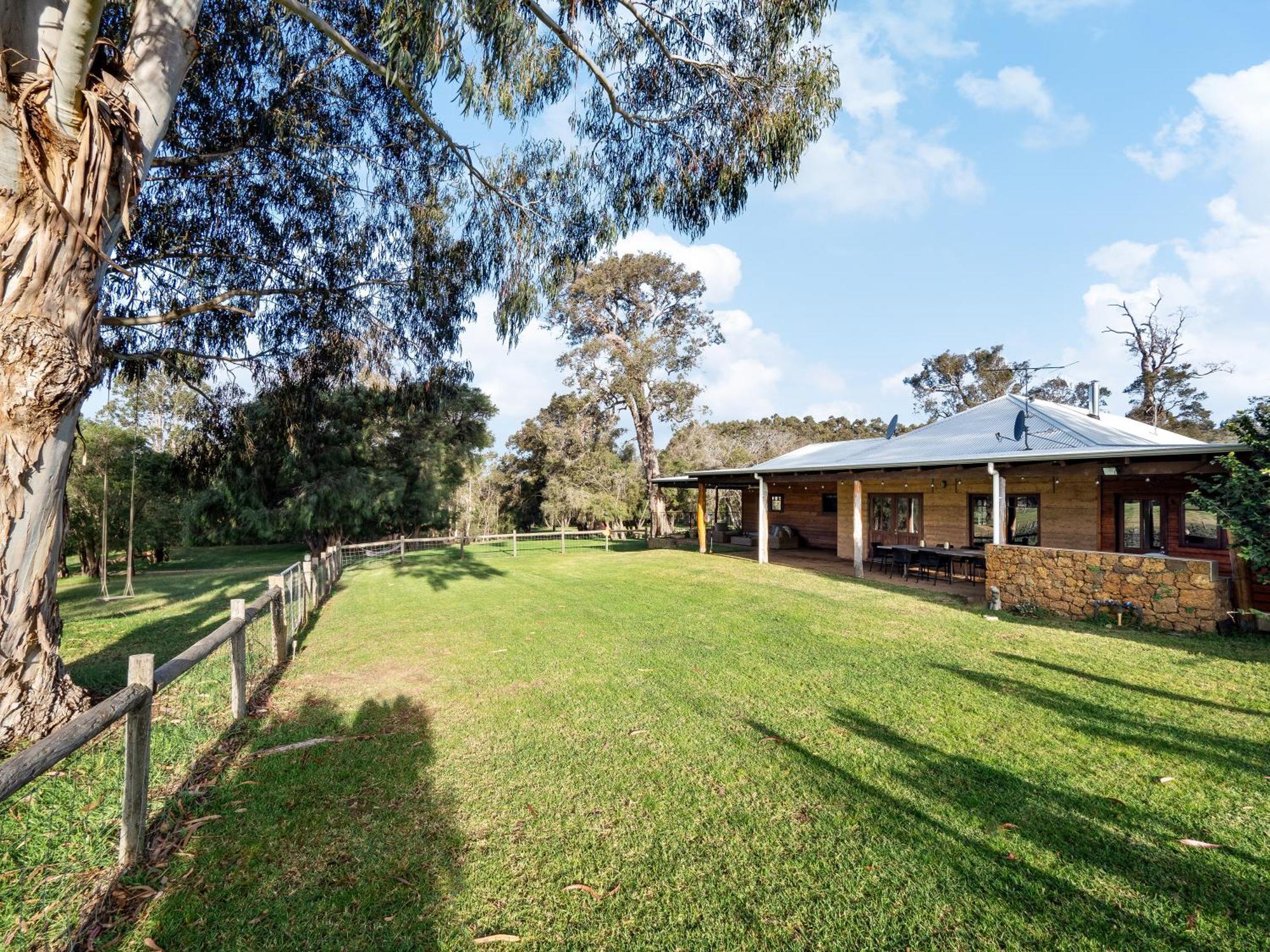 Island Brook Estate Vineyard And Chalets Yelverton Exterior foto